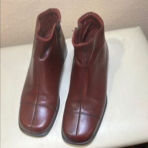 Santana booties Size 61/2